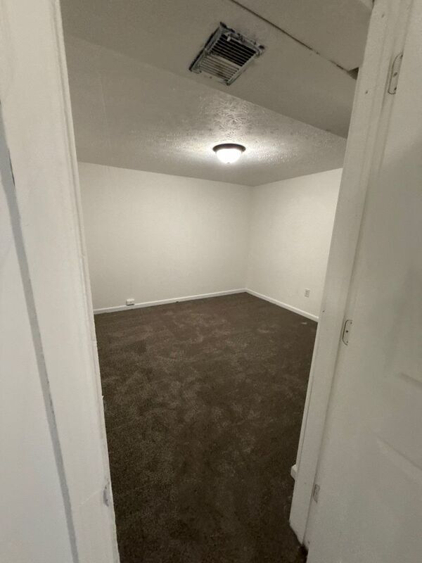 Building Photo - 962 Whitethorne Ave