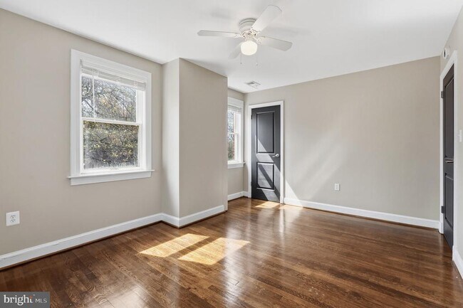 Building Photo - 3718 Farr Ave