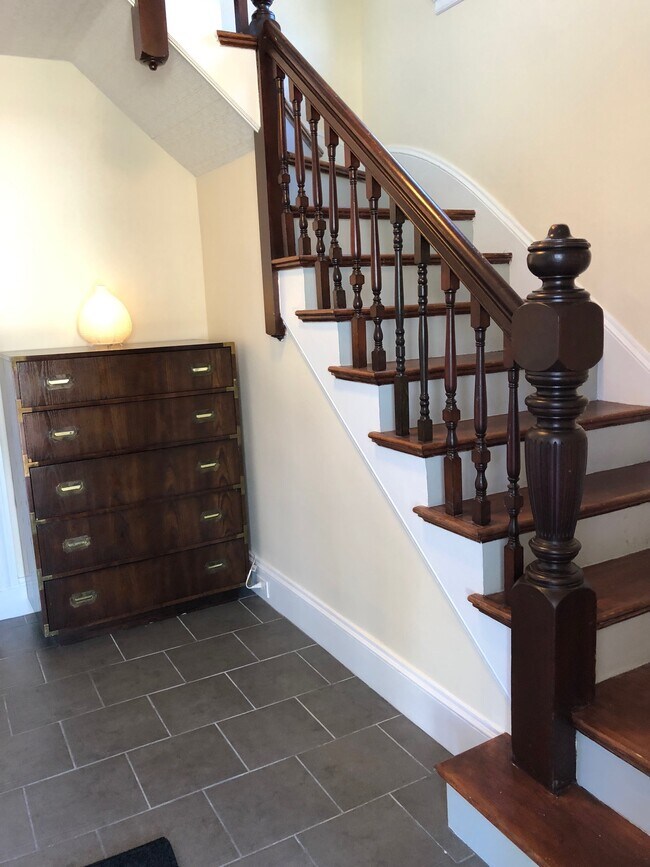 Building Photo - 21 Rogers Rd