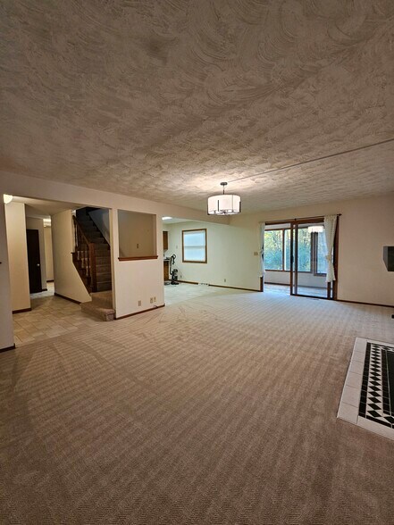 Building Photo - W269S8475 Alpine Dr