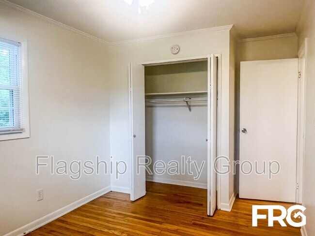 Building Photo - 466 Circle Dr