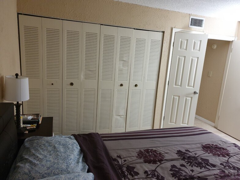 Building Photo - 10500 SW 108th Ave