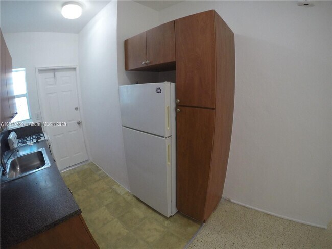 Building Photo - 835 83rd St