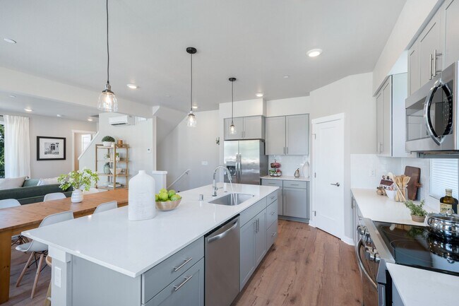 Building Photo - 4 Bed | 3.5 Bathroom | 1840 Sq Ft | $3,400