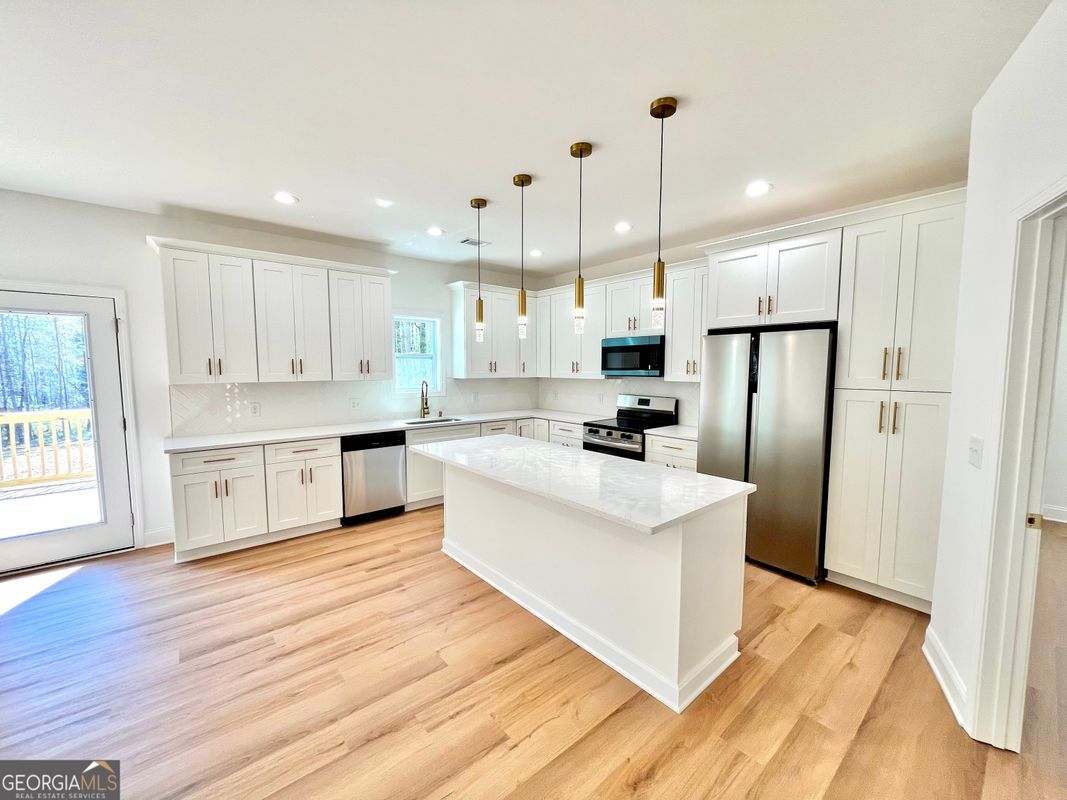 Building Photo - 204 Custer Cir