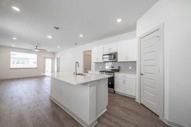 Building Photo - 225 New Hampton Wy