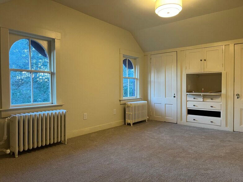 Building Photo - 711 Union St