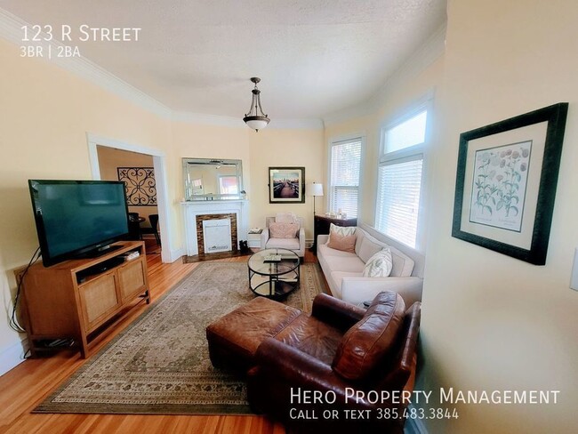 Building Photo - Extremely Desirable Stunning Avenues Home!!!