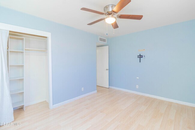 Building Photo - 451 Borrett St