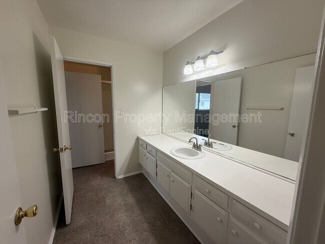 Building Photo - 2474 Seahorse Ave