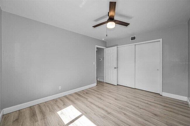 Building Photo - 839 13th Ave SW