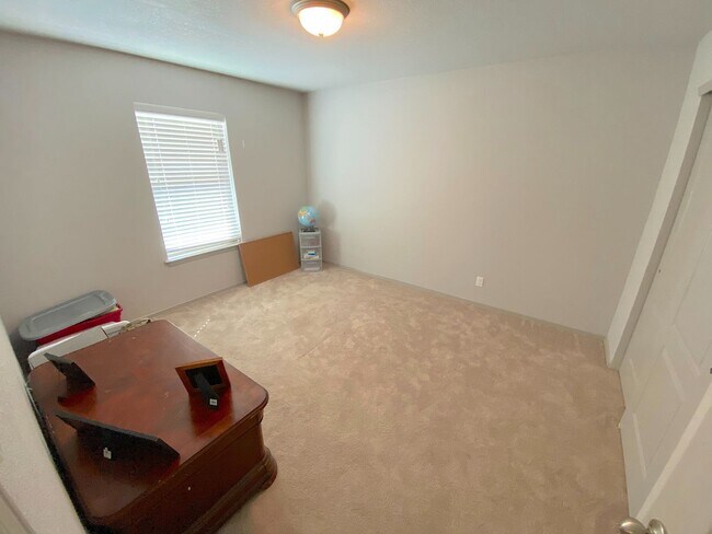 Building Photo - Northeast El Paso/Sandstone Ranch Estates 4 Bed Refrig A/C in Cul De Sac!