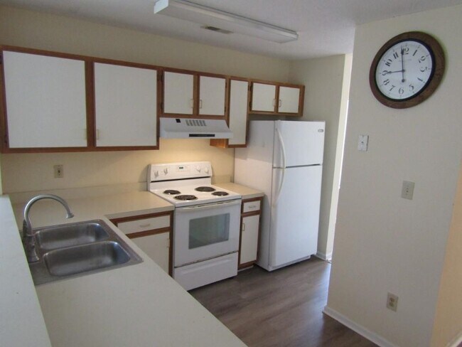 Building Photo - 1095 Plantation Dr