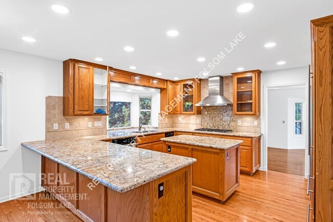 Building Photo - Beautiful 4bd 3ba home in Los Cerros Neigh...
