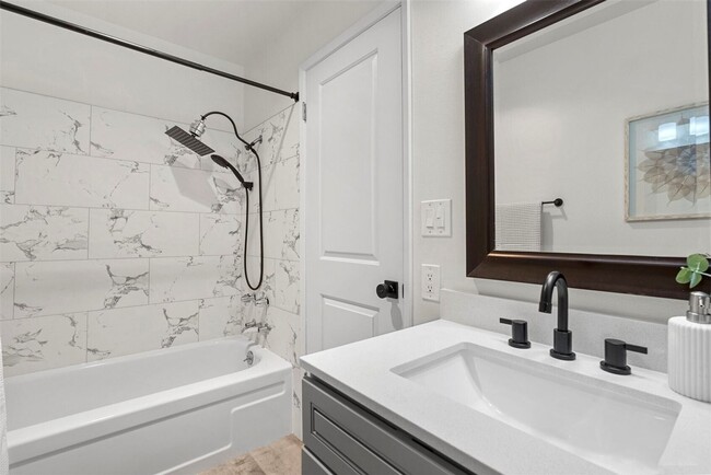 Building Photo - Modern 2BD/2BTH Condo for Lease Richmond V...