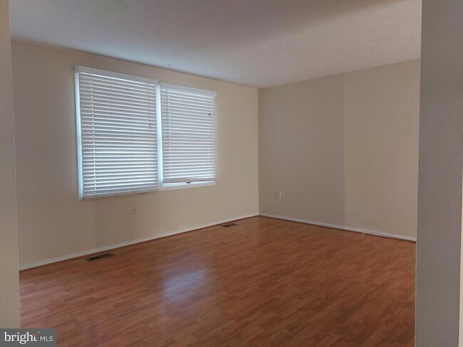 Building Photo - 1312 Hillcrest Dr