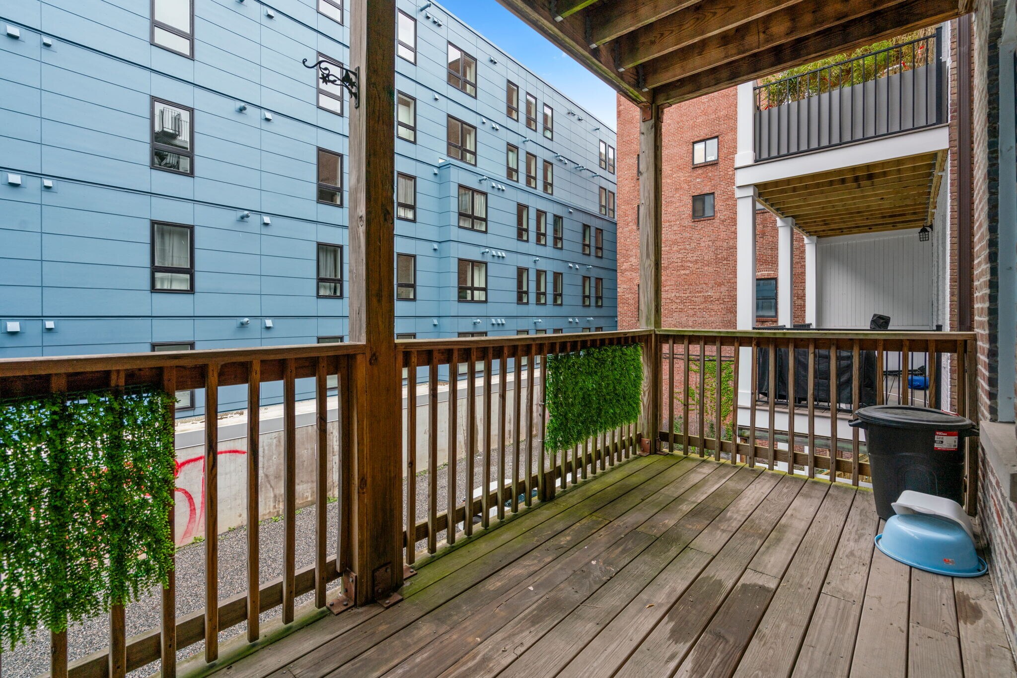 Building Photo - 338 Meridian St