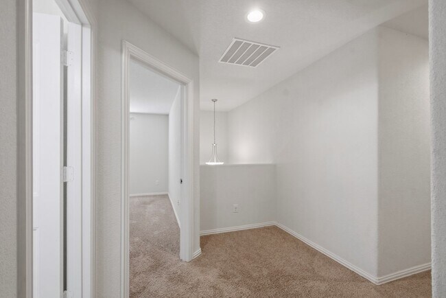 Building Photo - 6910 Kate Reed Dr