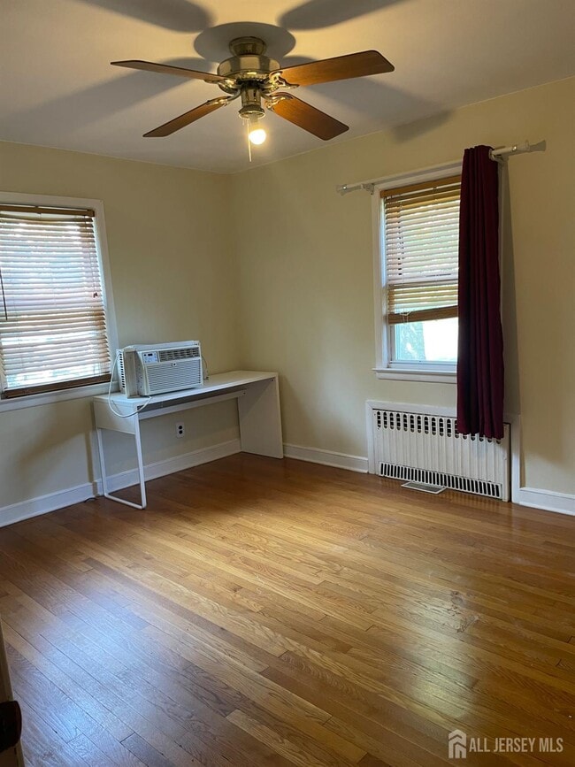 Building Photo - 355 Metlars Ln