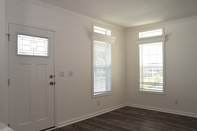 Building Photo - 1902 W Gleneagles Rd