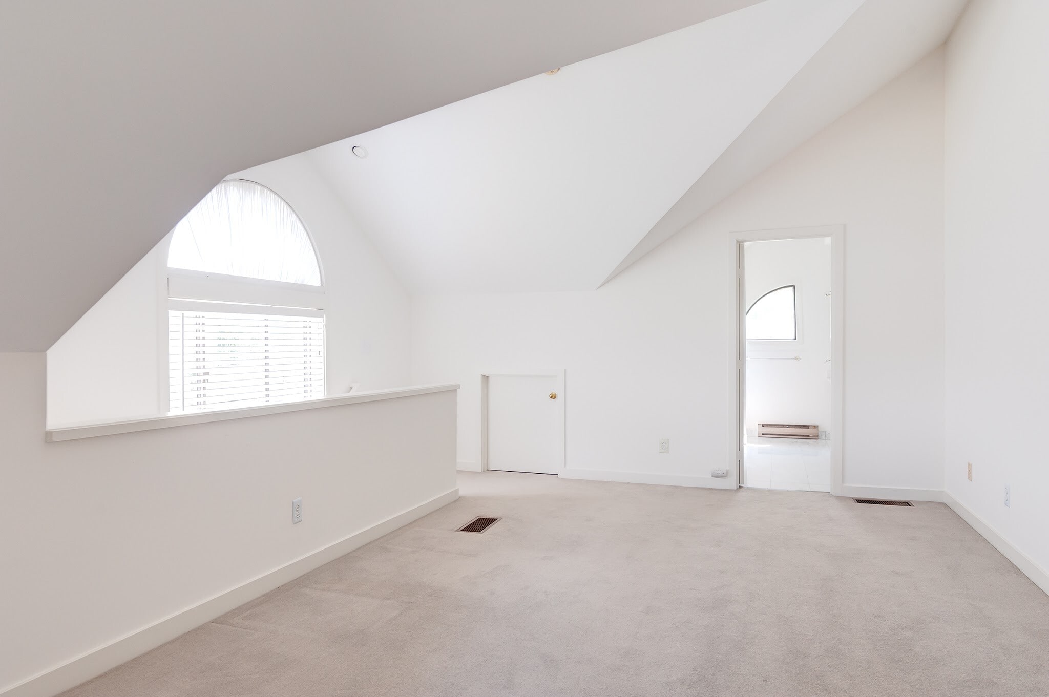 Building Photo - 475 Arsenal St