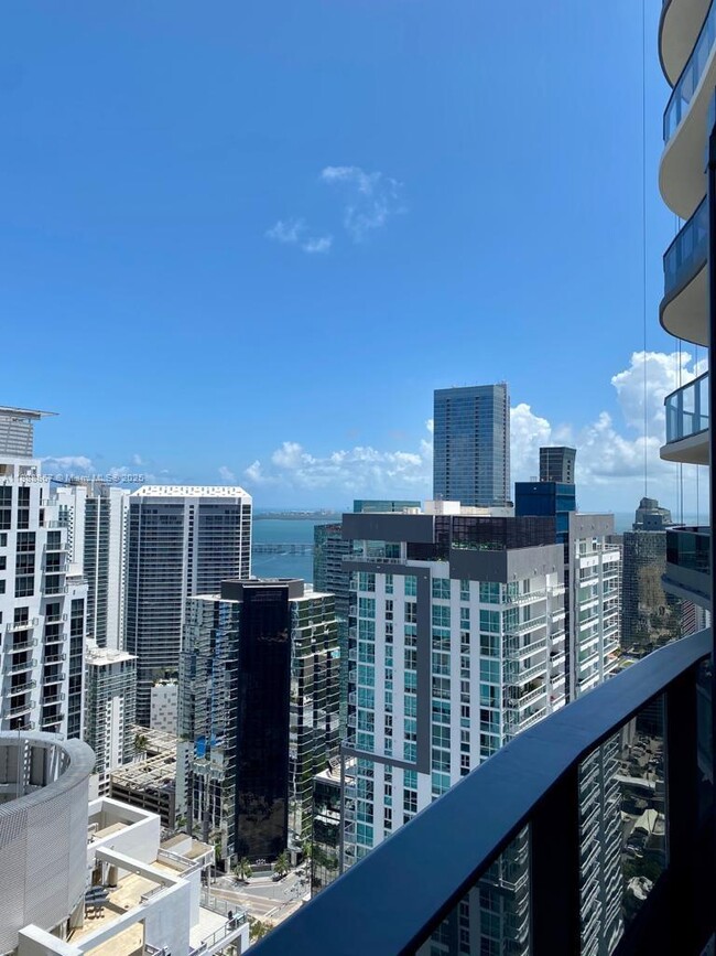 Building Photo - 1000 Brickell Plaza
