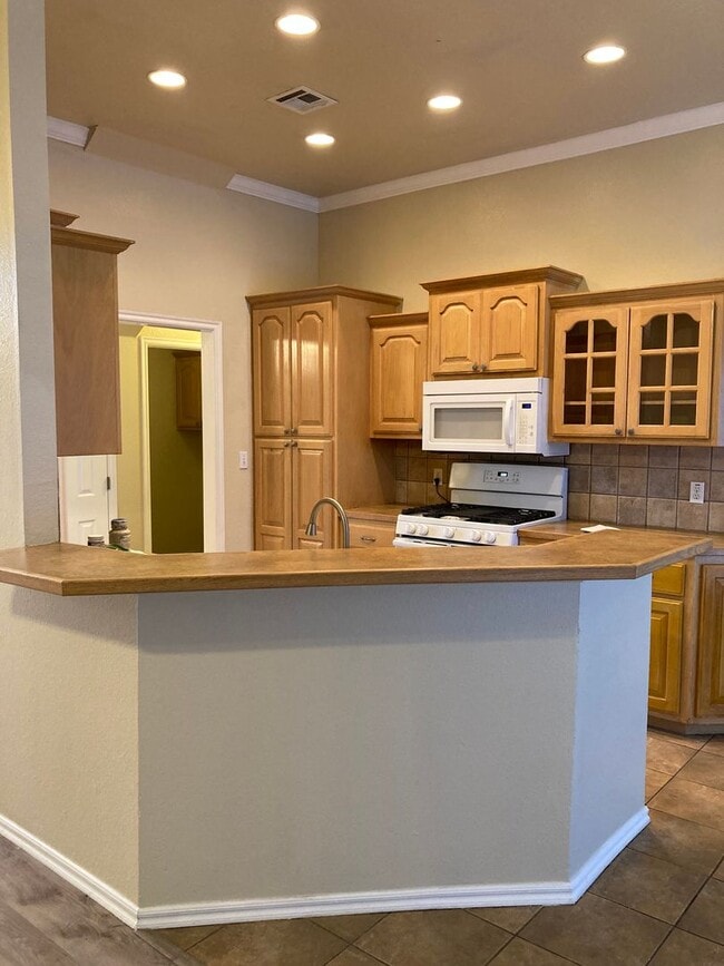 Building Photo - Spacious 3BDRM Home in Blackberry Ridge, V...