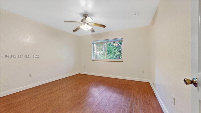 Building Photo - 15735 SW 92nd Ave