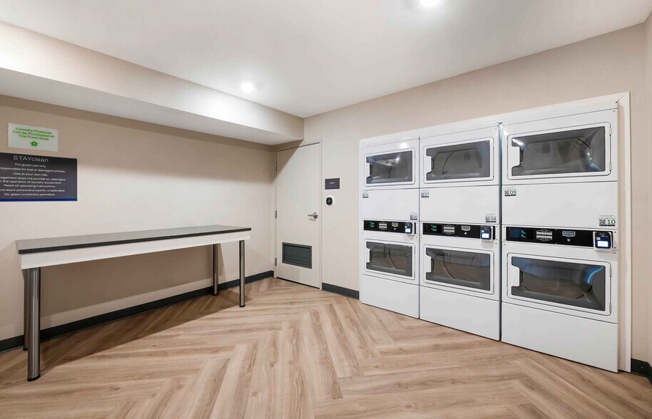 Building Photo - Furnished Studio-Wildwood