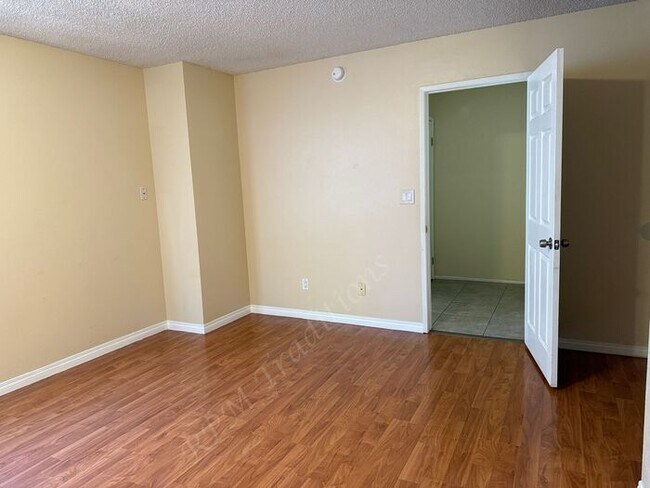 Building Photo - *** Please call us @ 661-266-1400 for information on availability, showings and applications proc...