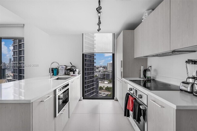 Building Photo - 501 NE 31st St