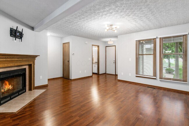 Building Photo - 5841 Elmbridge Ln