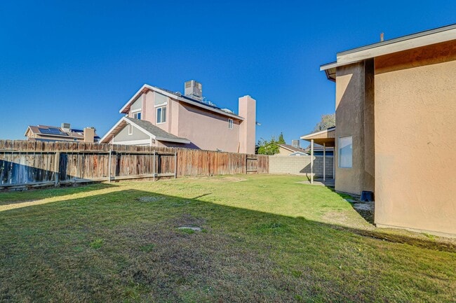 Building Photo - Gorgeous 2 Story Home Fully Upgraded – Move-In Ready!- 4 bedroom 3 bath