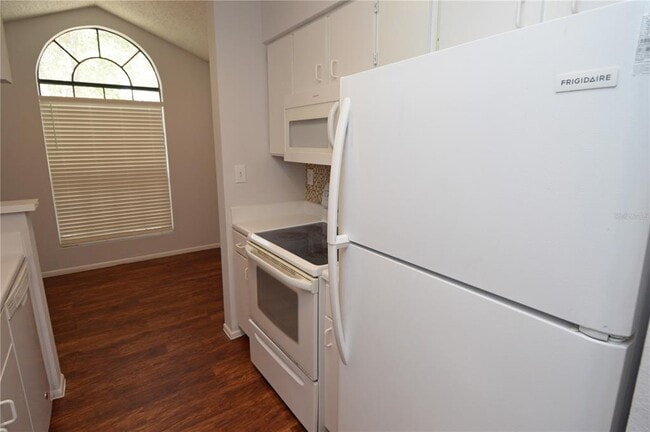 Building Photo - 8625 Mallard Reserve Dr