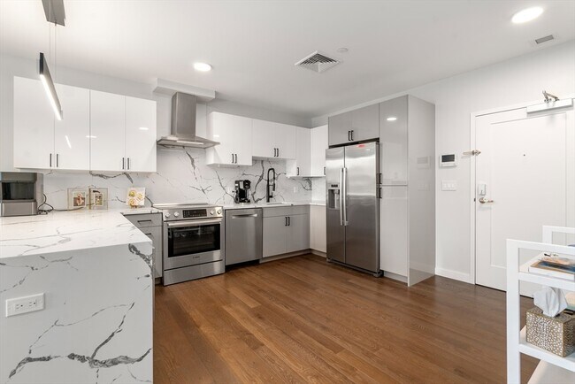 Building Photo - 68 Los Angeles St