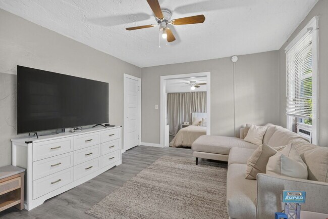 Building Photo - Cozy 1Bed/1Bath Rental in Lake Worth Beach
