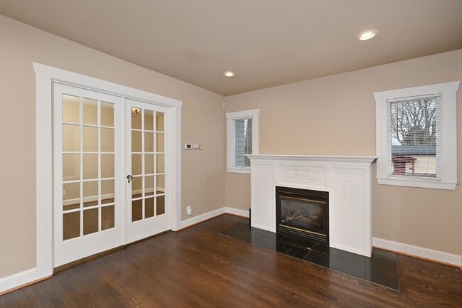 Building Photo - 758 N 66th St