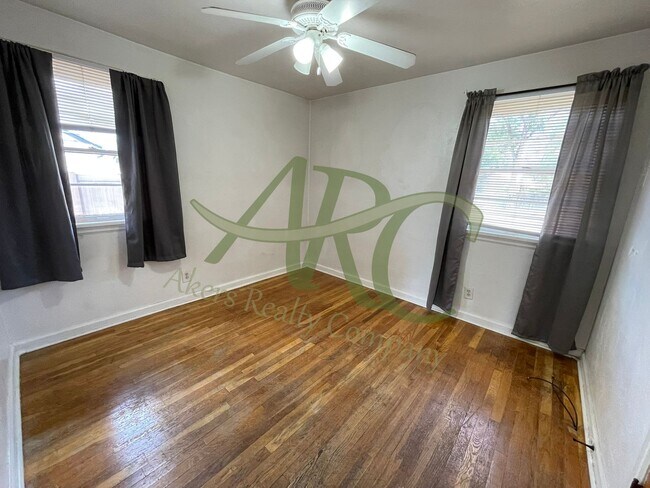 Building Photo - 416 S Prairie Ave