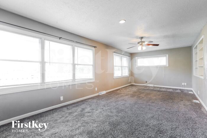 Building Photo - 1302 SW Peggy Cir