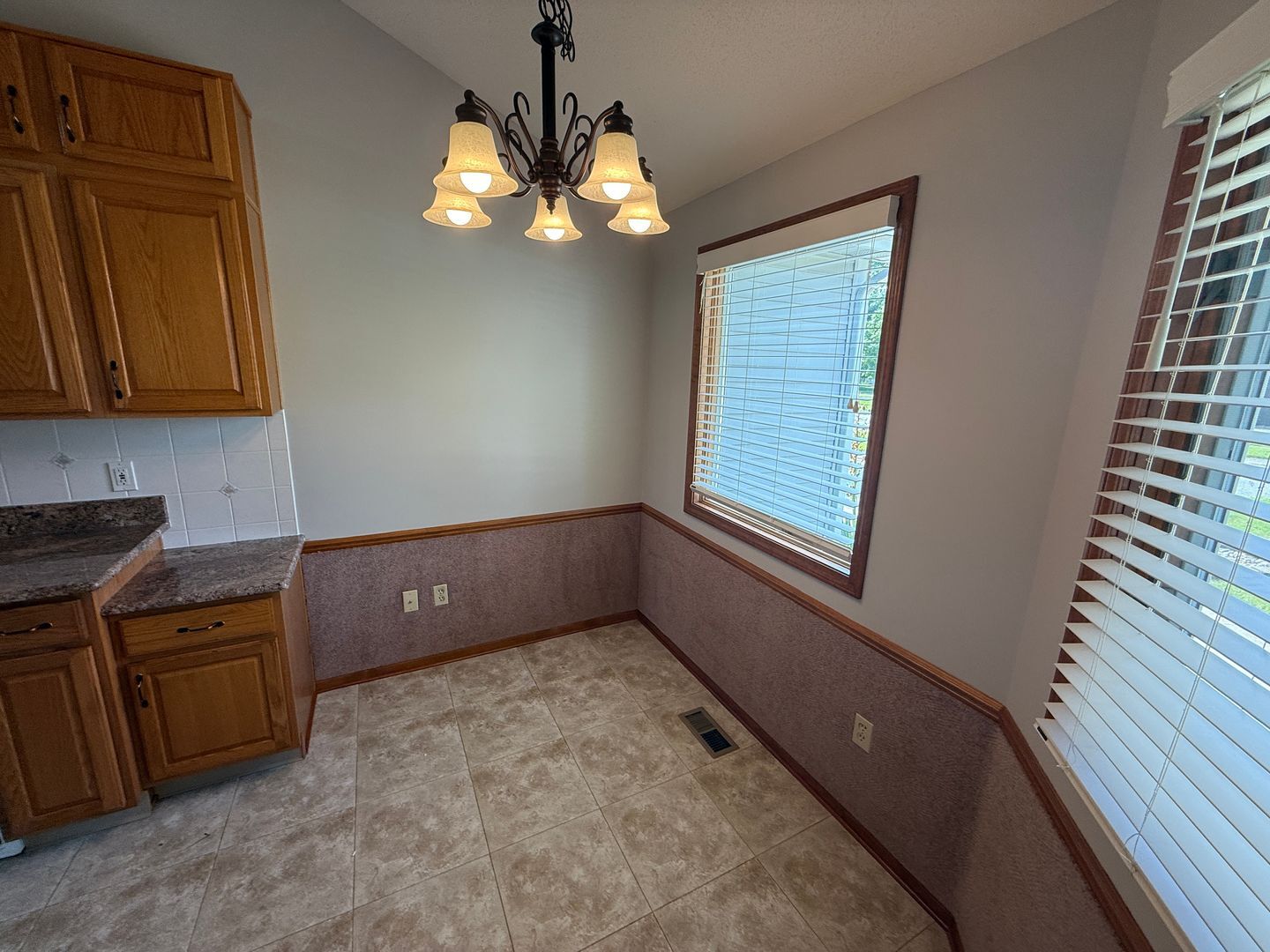 Building Photo - 5018 Goldfinch Ln
