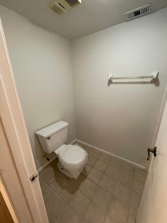 Building Photo - 1550 SE Royal Green Cir