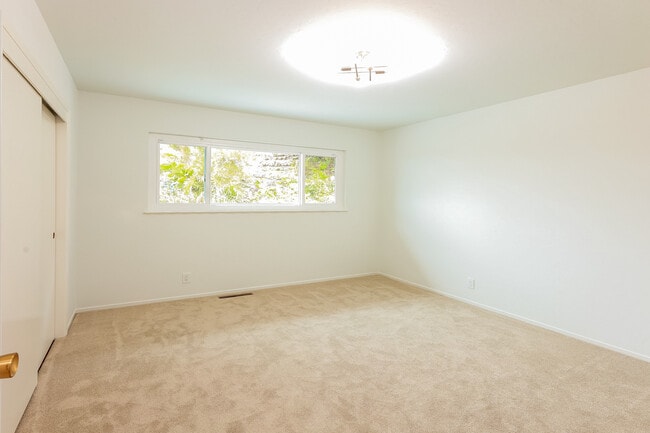 Building Photo - 1552 Vistagrand Dr