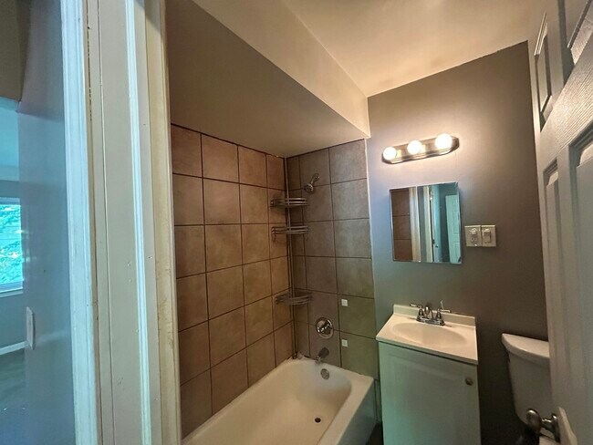 Building Photo - 1599 Magnolia Dr