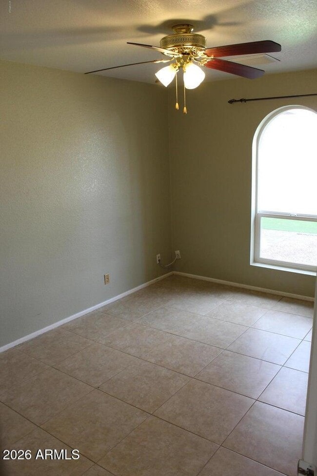 Building Photo - 1517 E Gemini Dr