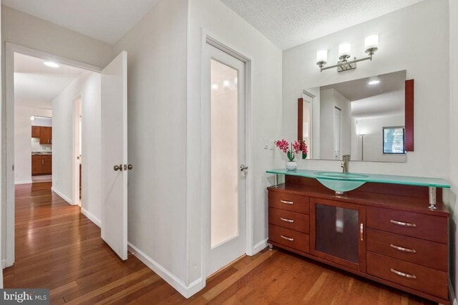 Building Photo - 5904 Mt Eagle Dr