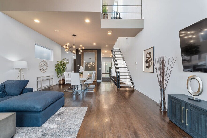 Building Photo - 2223 W Race Ave