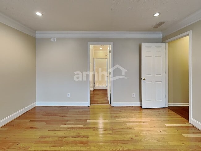 Building Photo - 2820 Wadley Ln