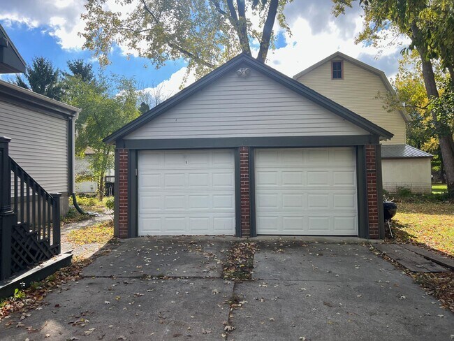 Building Photo - 2221 WI-83