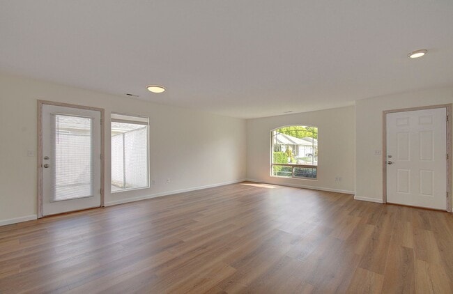 Building Photo - Beautiful Updated 2BR/2BA in 55+ Fisher Landing Community – Available Now!