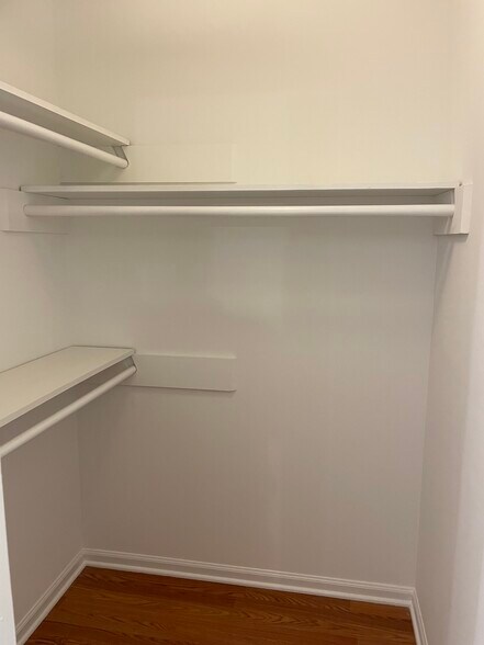 Building Photo - 575 Fairfield Way